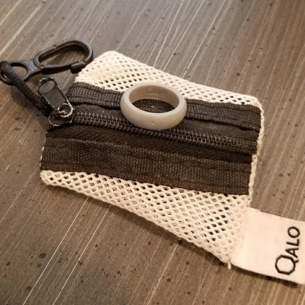Qalo Gray Silicone Ring & Pouch Sz 5
